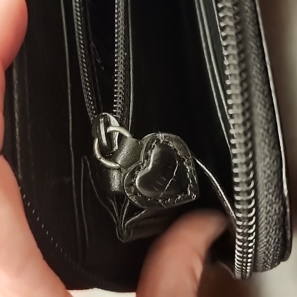 Brighton Cher zip wallet patent leather - Picture 7 of 9